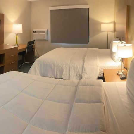 Hotel Baymont By Wyndham Oshkosh Airport Zewnętrze zdjęcie