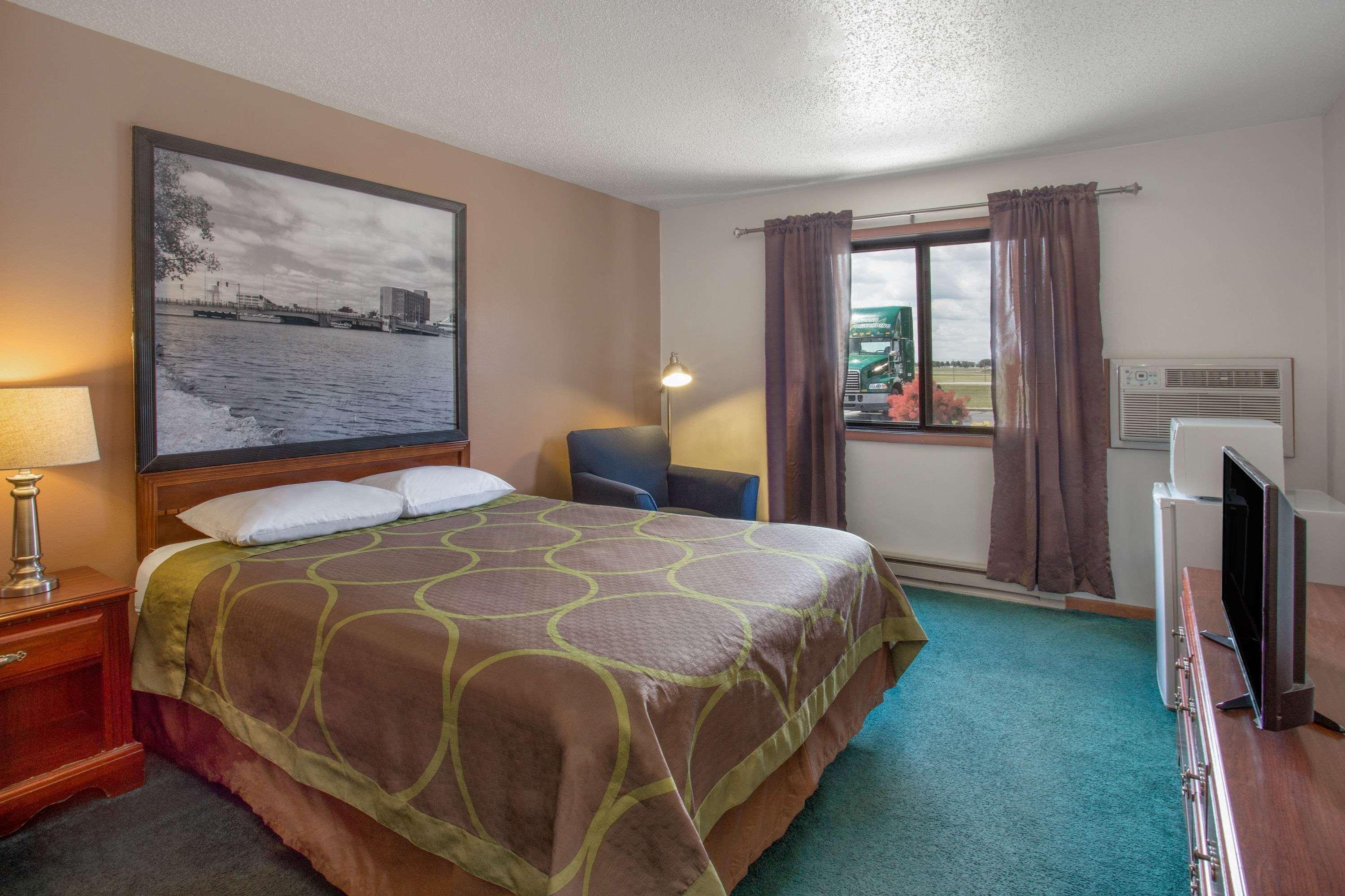Hotel Baymont By Wyndham Oshkosh Airport Zewnętrze zdjęcie