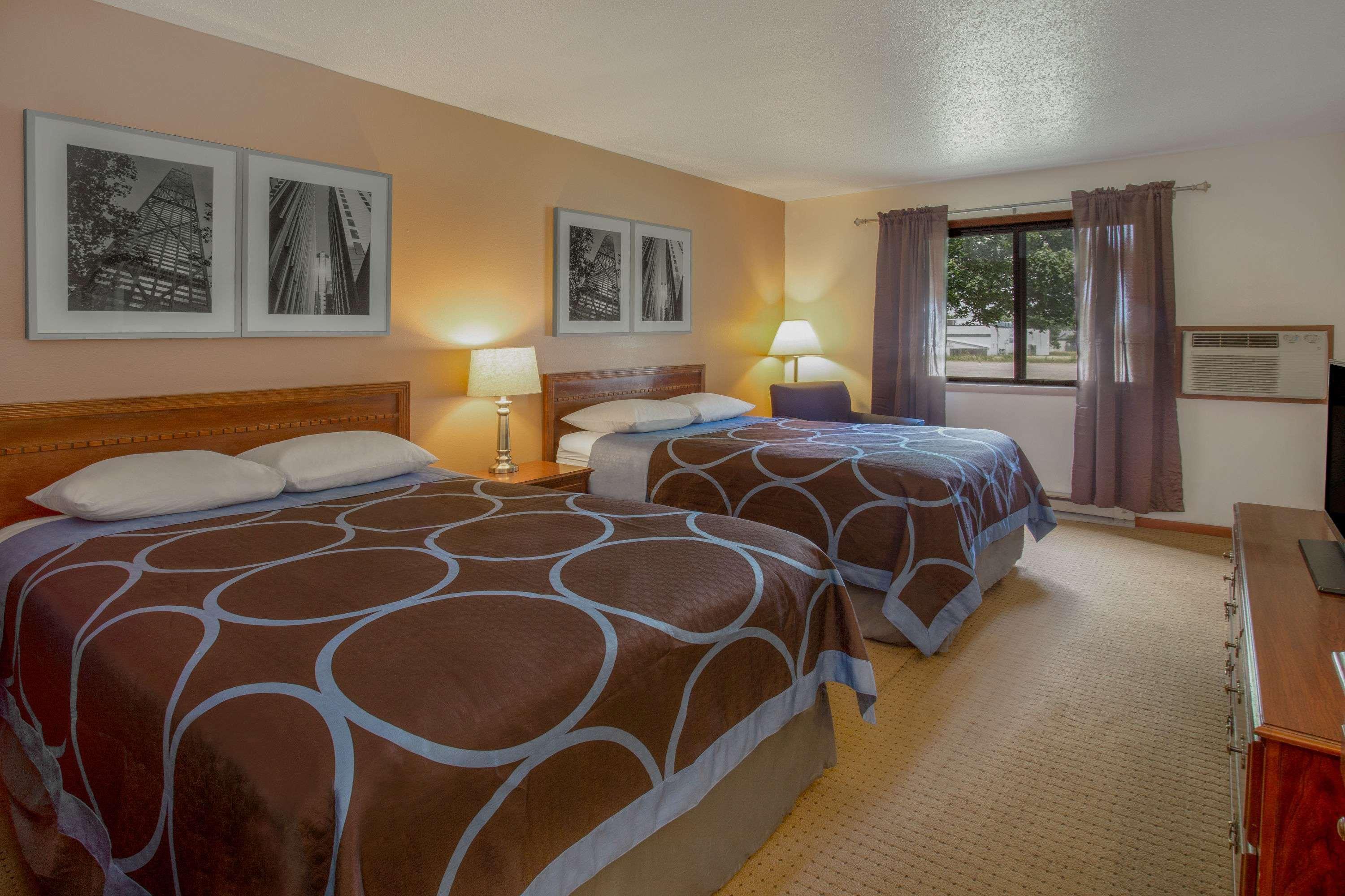 Hotel Baymont By Wyndham Oshkosh Airport Zewnętrze zdjęcie