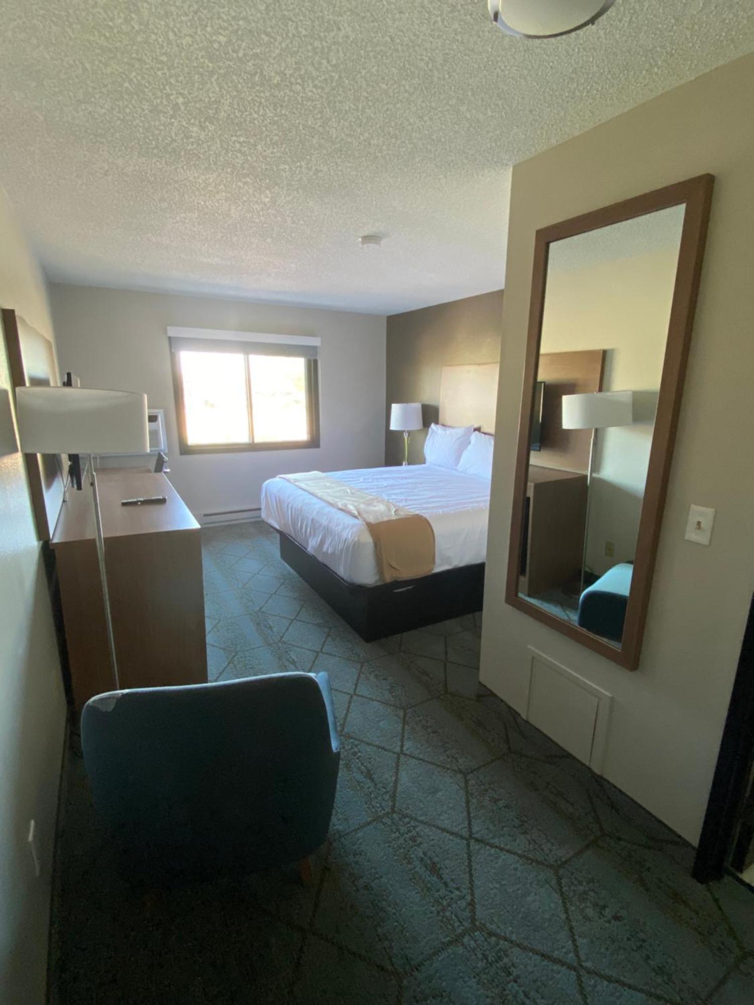 Hotel Baymont By Wyndham Oshkosh Airport Zewnętrze zdjęcie