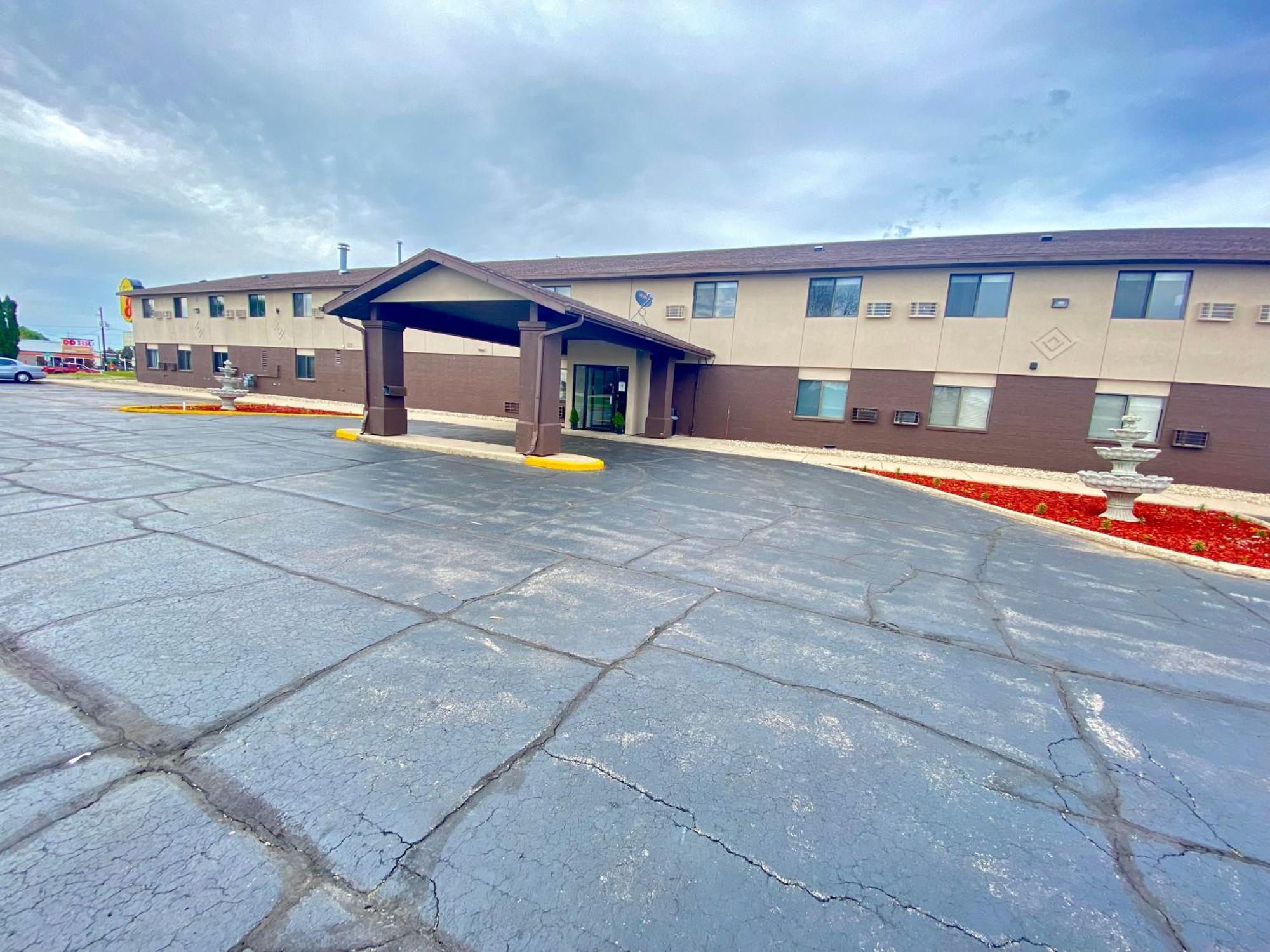 Hotel Baymont By Wyndham Oshkosh Airport Zewnętrze zdjęcie