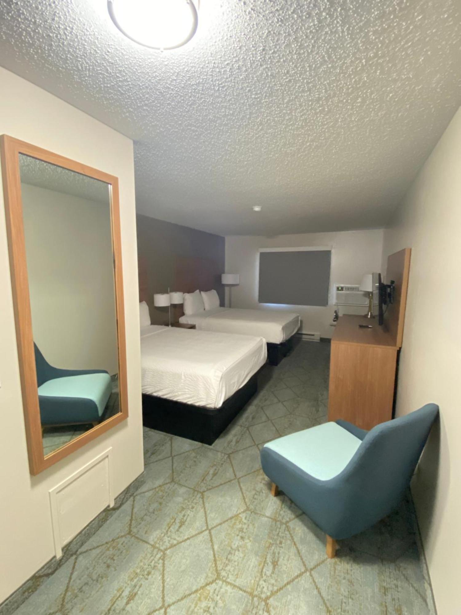 Hotel Baymont By Wyndham Oshkosh Airport Zewnętrze zdjęcie