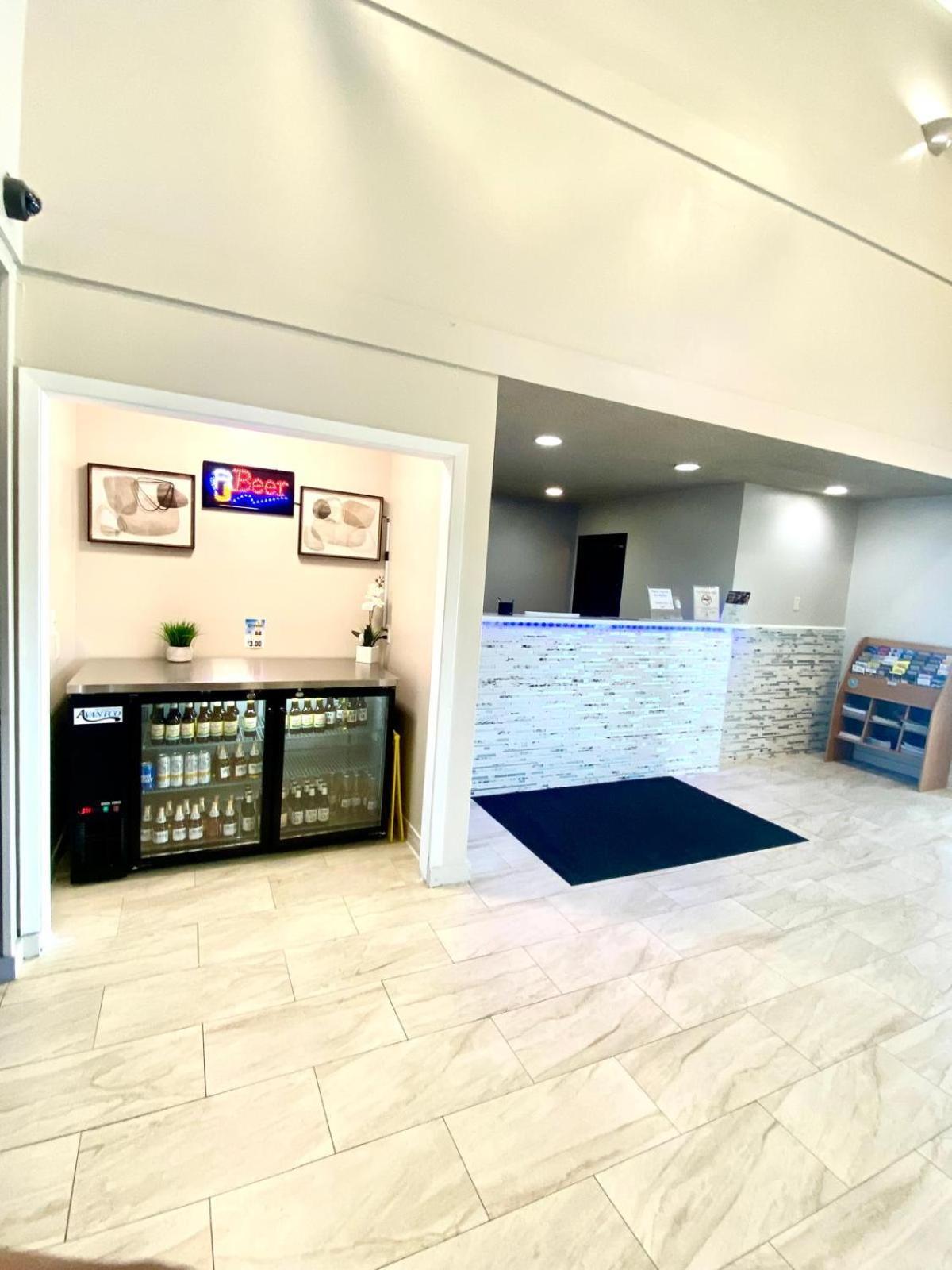 Hotel Baymont By Wyndham Oshkosh Airport Zewnętrze zdjęcie