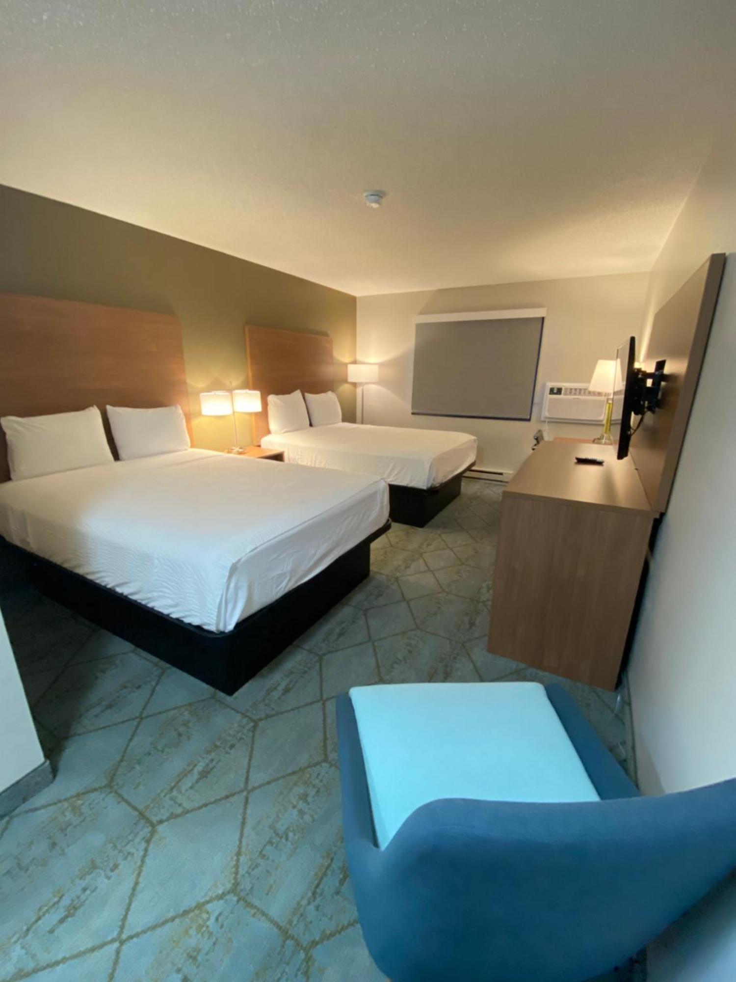 Hotel Baymont By Wyndham Oshkosh Airport Zewnętrze zdjęcie