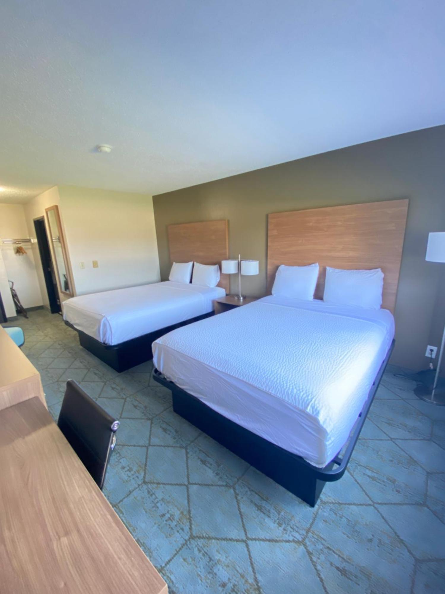 Hotel Baymont By Wyndham Oshkosh Airport Zewnętrze zdjęcie
