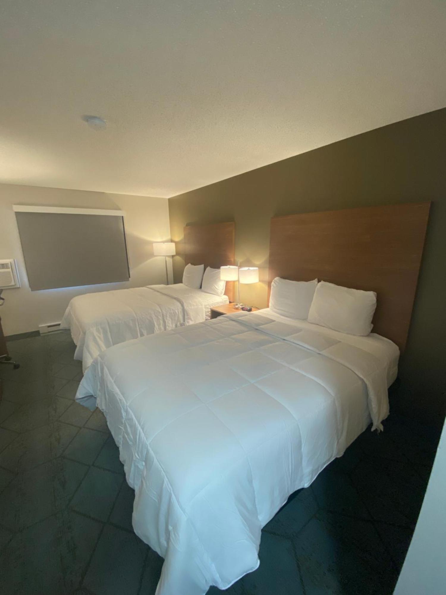 Hotel Baymont By Wyndham Oshkosh Airport Zewnętrze zdjęcie