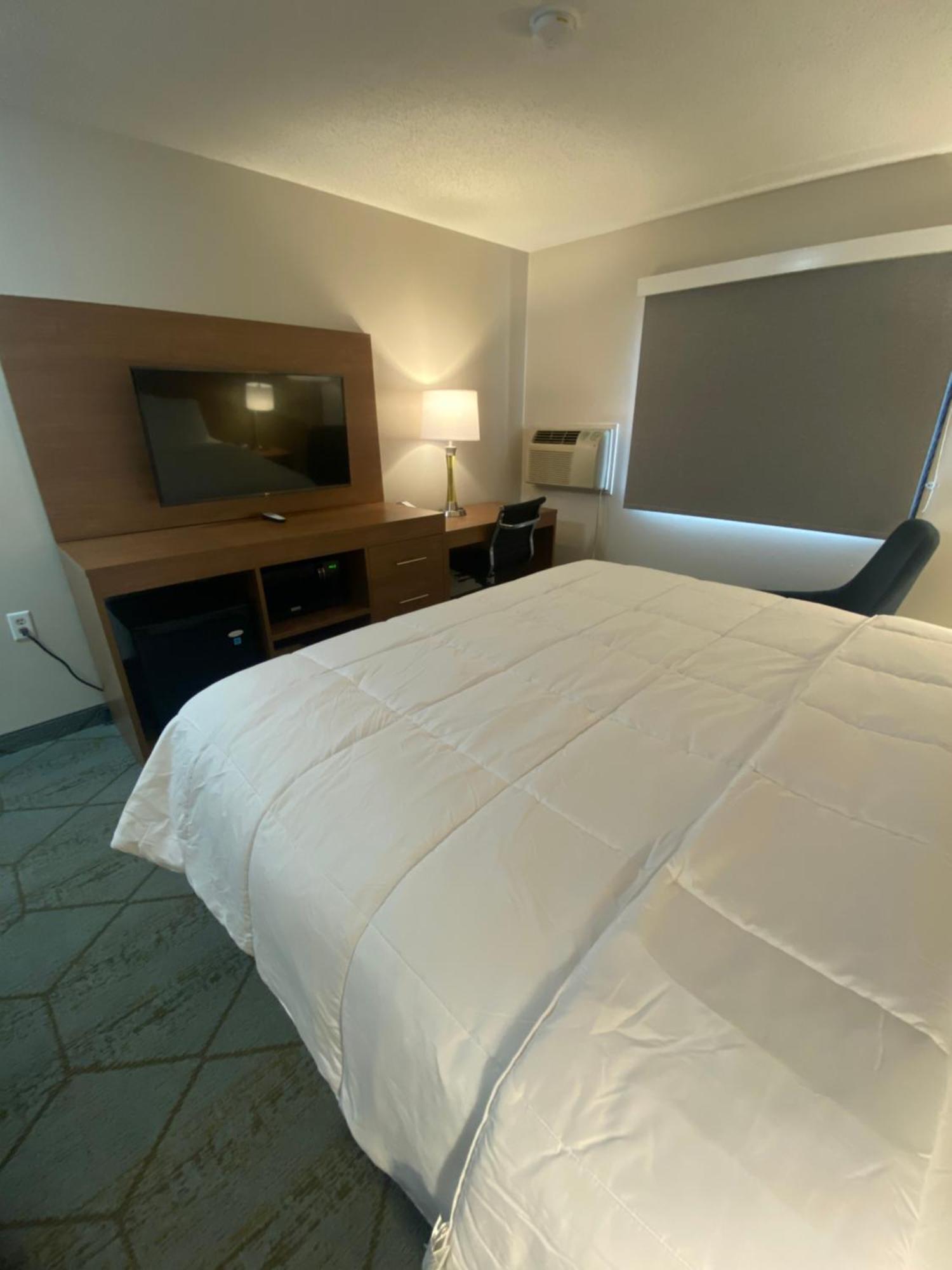 Hotel Baymont By Wyndham Oshkosh Airport Zewnętrze zdjęcie