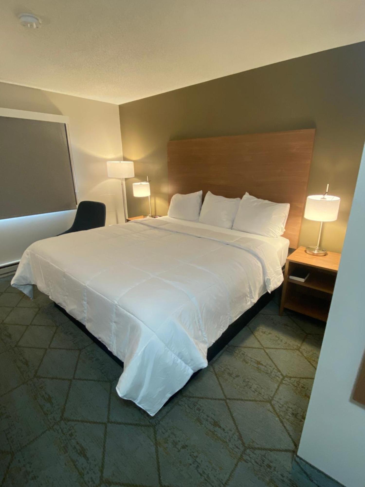 Hotel Baymont By Wyndham Oshkosh Airport Zewnętrze zdjęcie