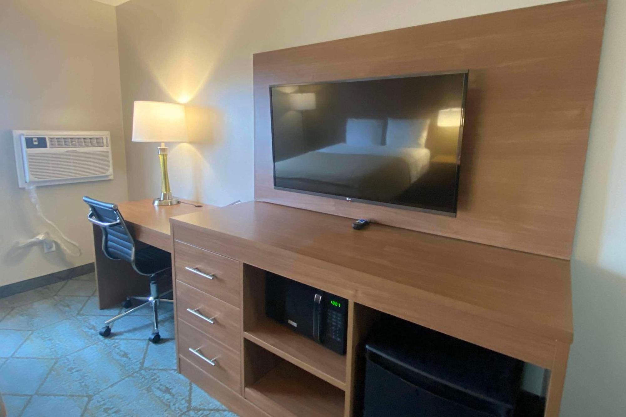Hotel Baymont By Wyndham Oshkosh Airport Zewnętrze zdjęcie
