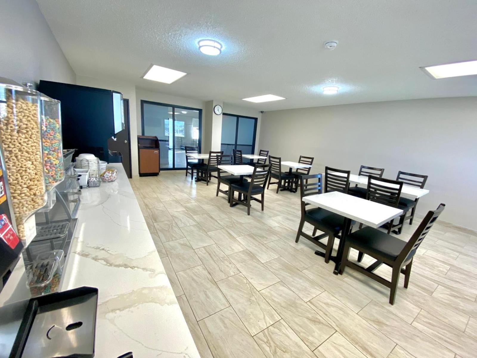 Hotel Baymont By Wyndham Oshkosh Airport Zewnętrze zdjęcie